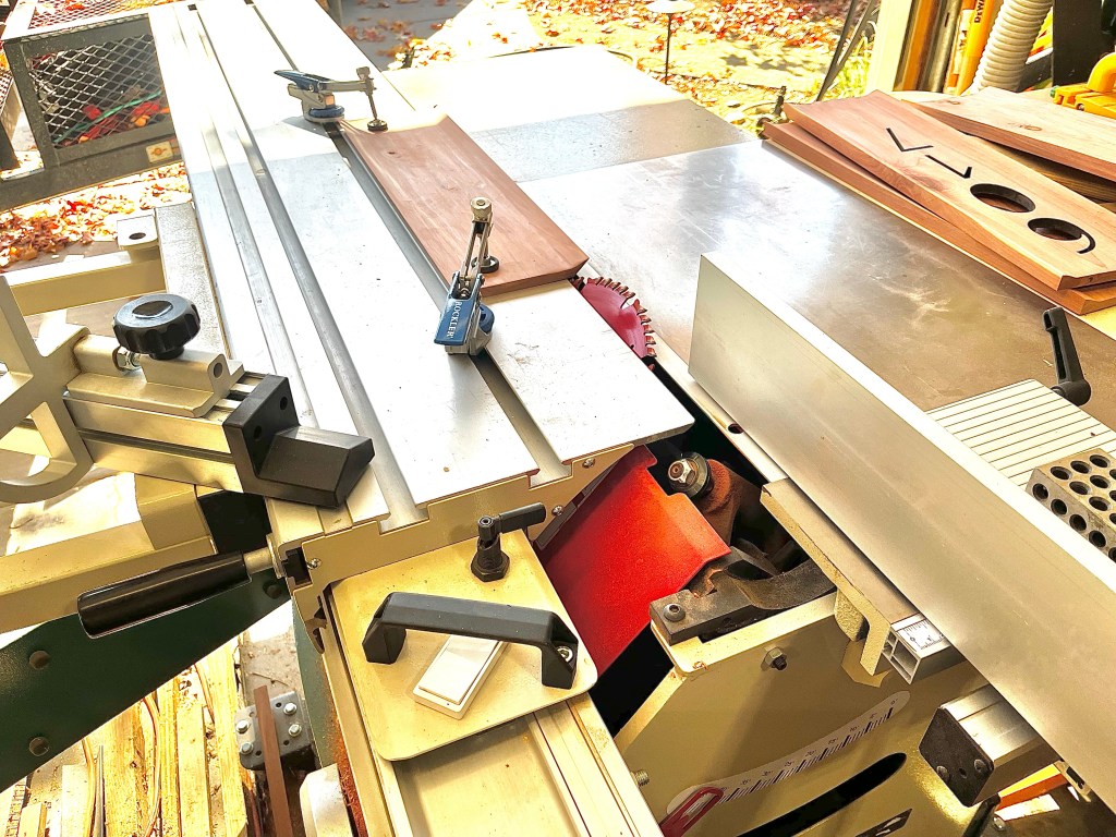 Table saw setup for cutting miters
